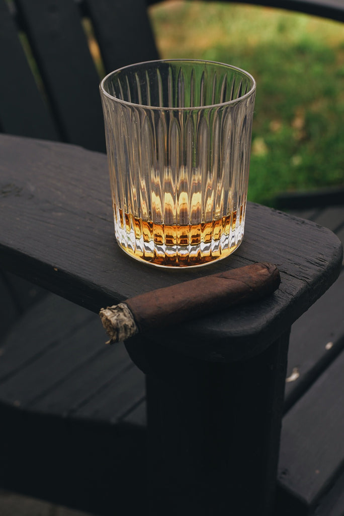 cigar paired with a whiskey/bourbon cocktail, the perfect summer cigar spirit pairing.