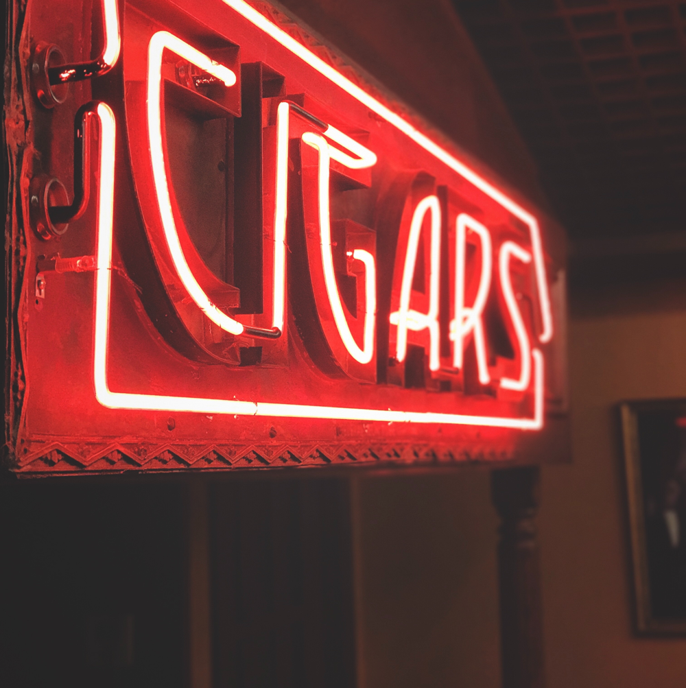 How to Navigate a Cigar Shop